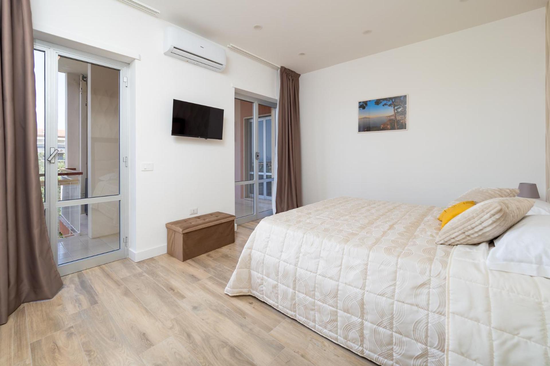 Nonno Angelo - 4 Bedrooms With Free Parking & Seaview Balcony Сорренто Экстерьер фото