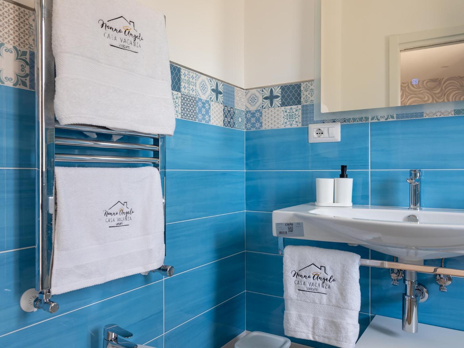 Nonno Angelo - 4 Bedrooms With Free Parking & Seaview Balcony Сорренто Экстерьер фото