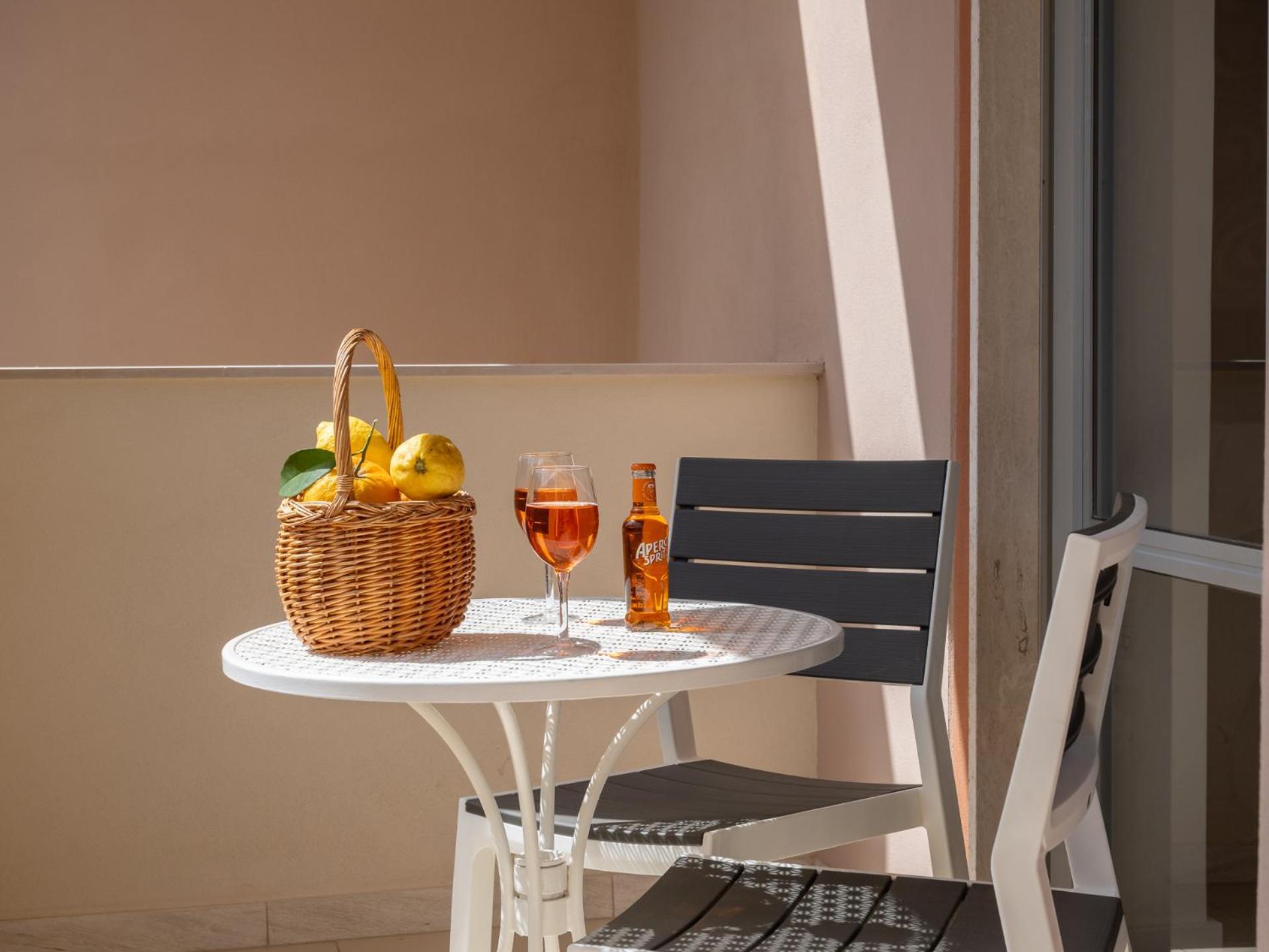 Nonno Angelo - 4 Bedrooms With Free Parking & Seaview Balcony Сорренто Экстерьер фото