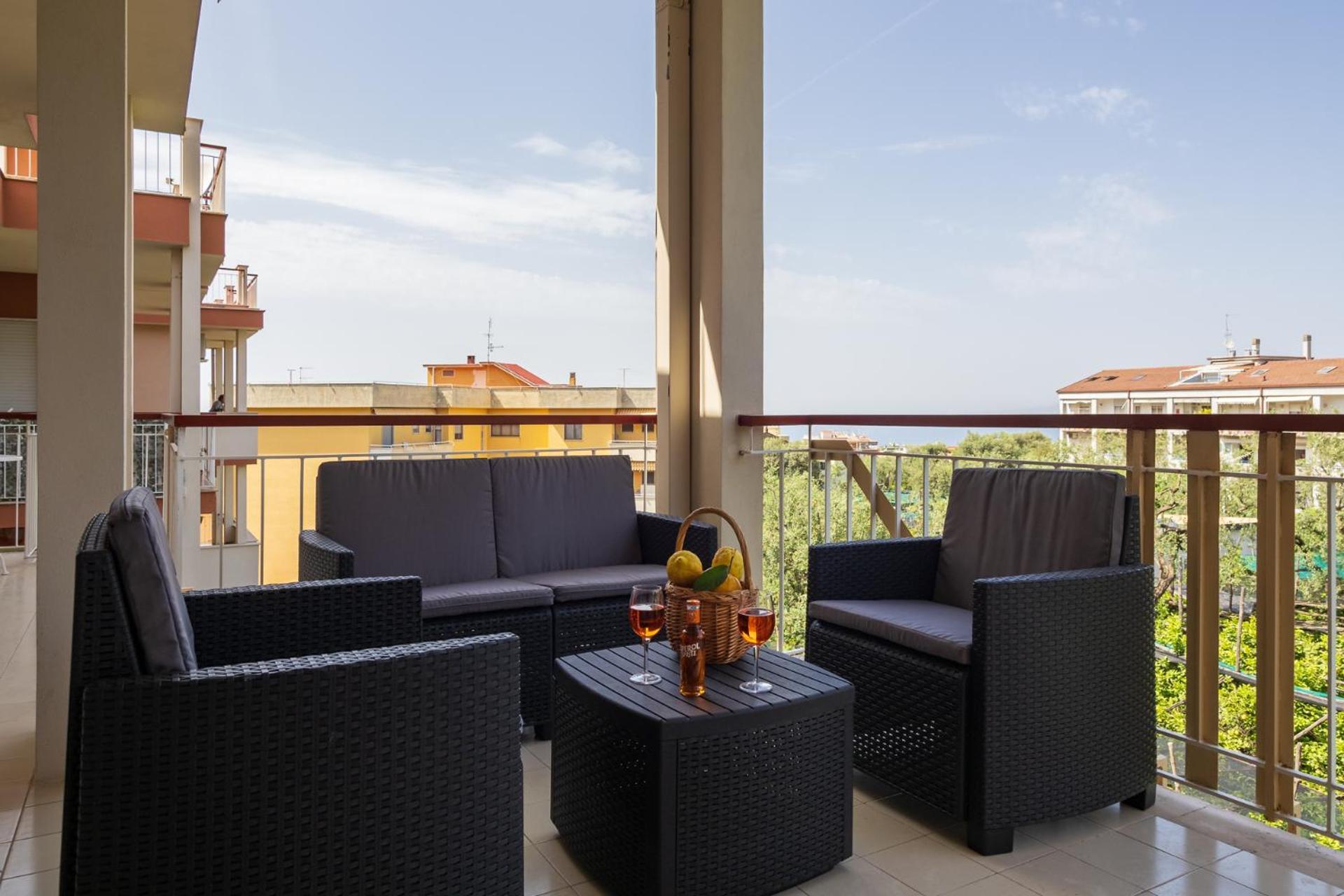 Nonno Angelo - 4 Bedrooms With Free Parking & Seaview Balcony Сорренто Экстерьер фото